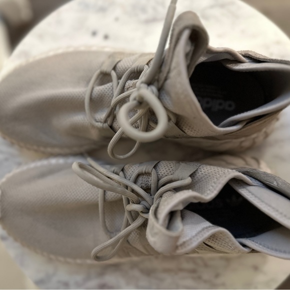 Adidas Women’s Tubular Dawn Sneakers, EUC, Size 8 (Fits a 9W) - Picture 10 of 11